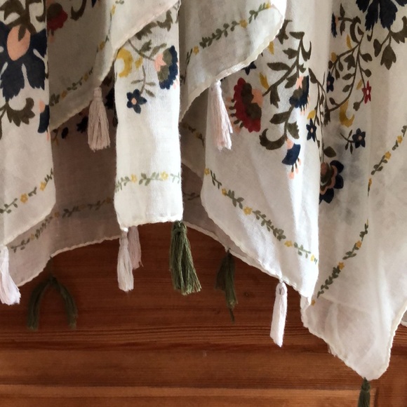 Shawl? Either way it’s cute 😆 - Picture 6 of 7